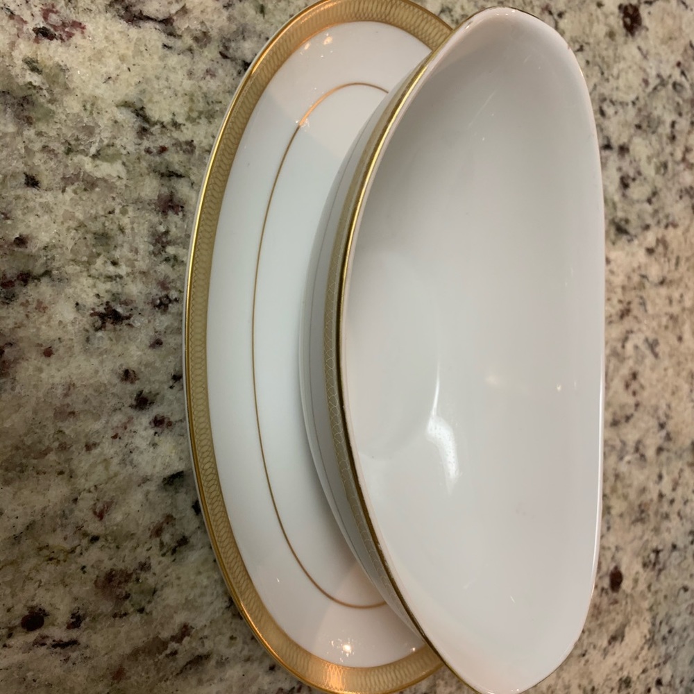 MIKASA FINE CHINA 8303 BRISTOL OVAL GRAVY BOAT